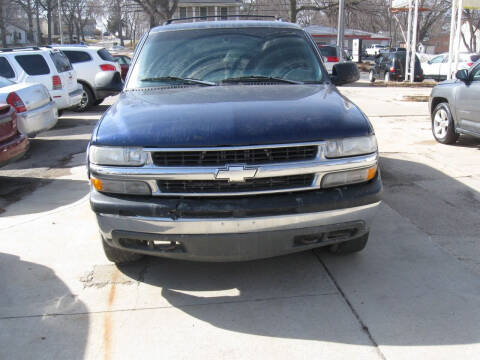 2002 Chevrolet Suburban for sale at C&C AUTO SALES INC in Charles City IA