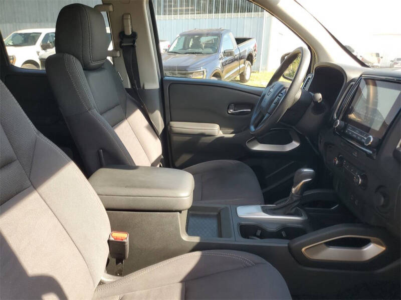 2023 Nissan Frontier SV