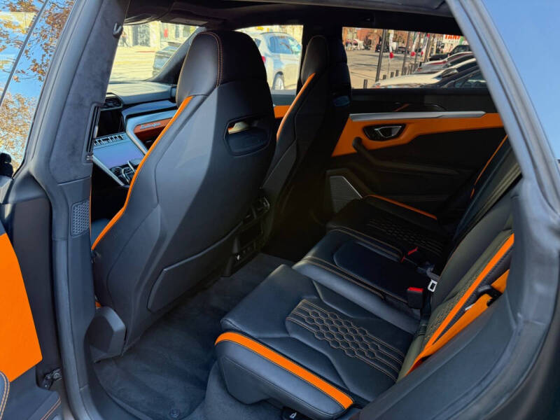 2023 Lamborghini Urus S