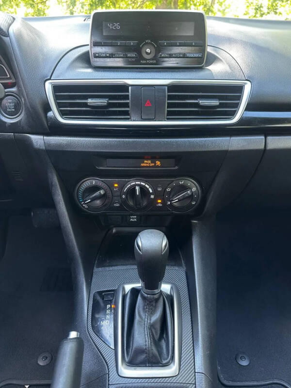 2015 Mazda MAZDA3 i SV