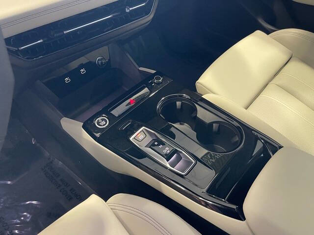 2025 Audi Q6 e-tron quattro Premium Plus