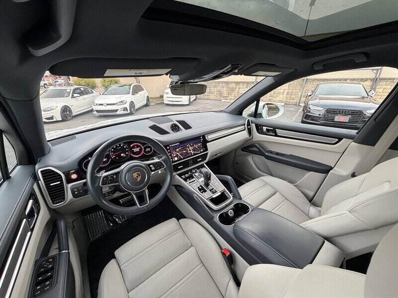 2023 Porsche Cayenne S Platinum Edition