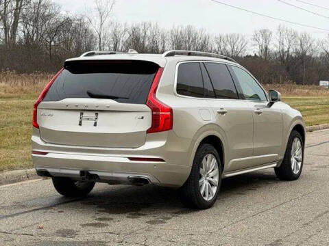 2016 Volvo XC90 T6 Momentum