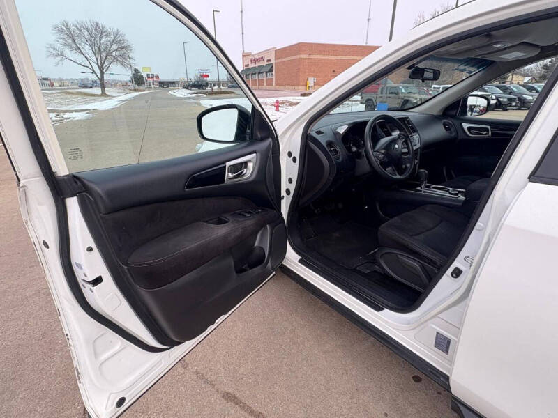 2016 Nissan Pathfinder S