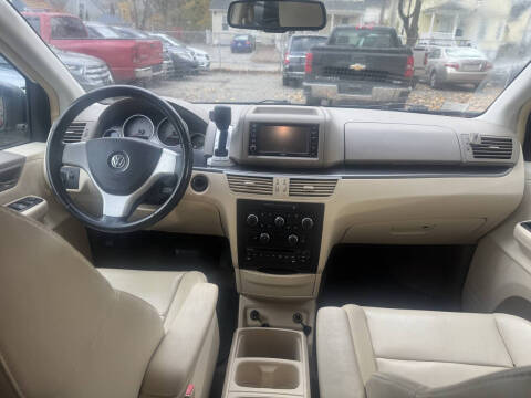 2010 Volkswagen Routan SE