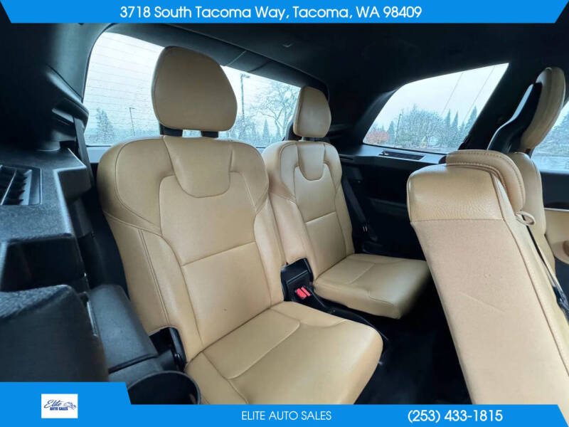 2016 Volvo XC90 T6 Momentum