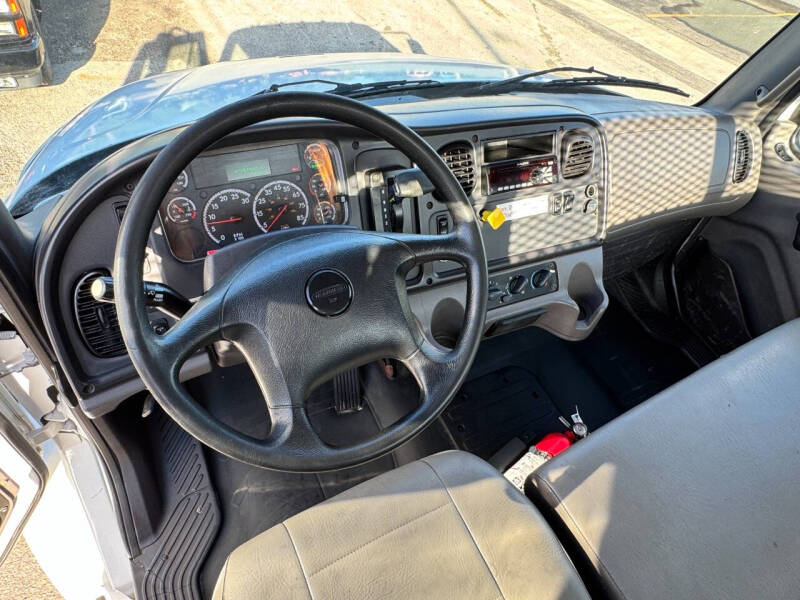 2016 Freightliner M2 106