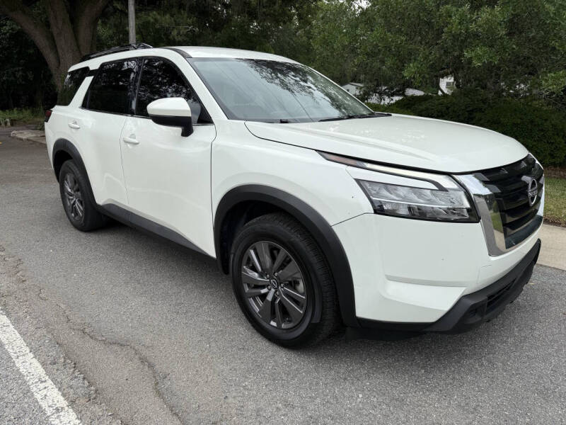 2022 Nissan Pathfinder SV's photo