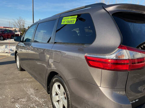 2015 Toyota Sienna LE 8-Passenger