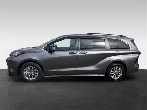 2022 Toyota Sienna LE 8-Passenger