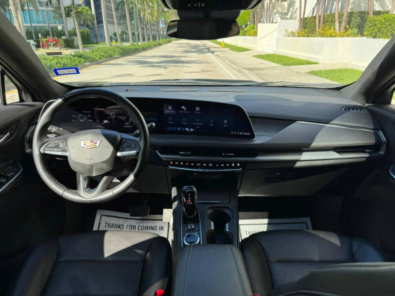 2024 Cadillac XT4 Premium Luxury