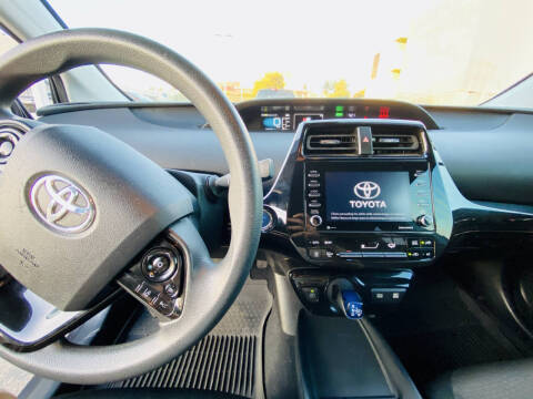 2022 Toyota Prius LE