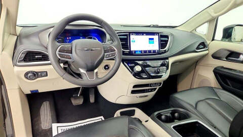 2022 Chrysler Pacifica Hybrid Touring L