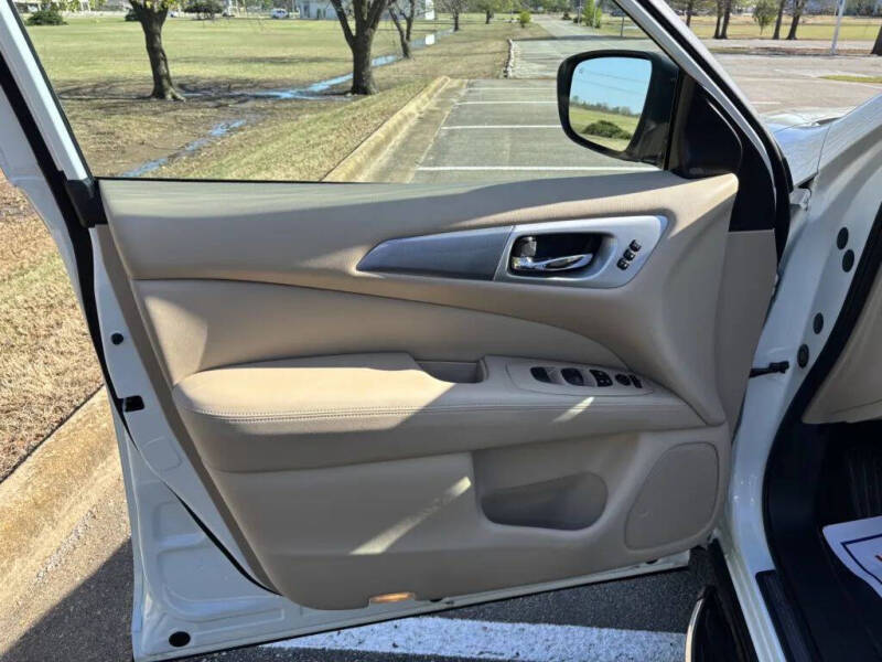 2020 Nissan Pathfinder SL