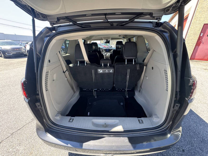 2017 Chrysler Pacifica Touring-L Plus
