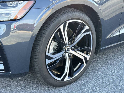 2024 Volvo S60 B5 Ultimate Dark Theme