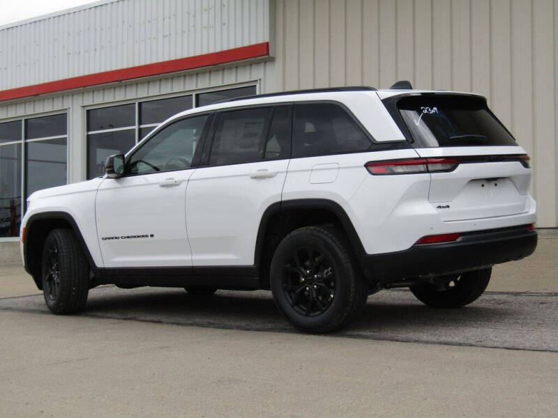2026 Jeep Grand Cherokee Altitude
