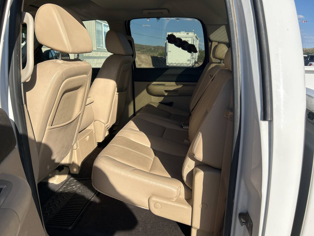 White 2009 GMC Sierra 2500HD SLE 4x4 SLE 4dr Crew Cab SB 9