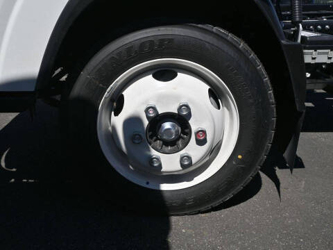 2024 Isuzu NPR HD 1F2