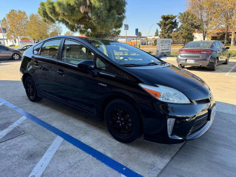 2014 Toyota Prius Two photo 5