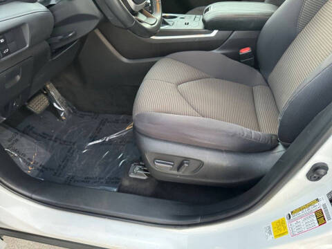 2022 Toyota Highlander LE