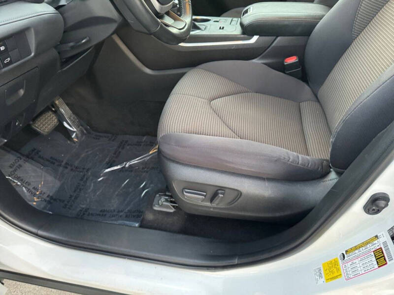 2022 Toyota Highlander LE