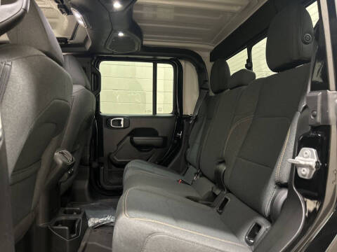 2024 Jeep Gladiator NightHawk