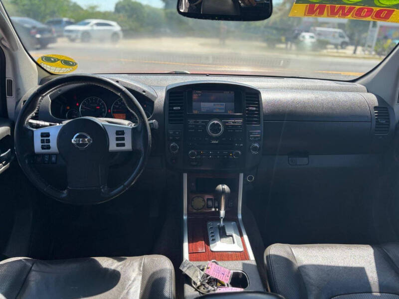 2012 Nissan Pathfinder LE