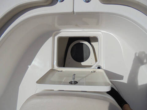 2017 Robalo R222