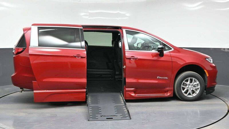 2026 Chrysler Pacifica Select
