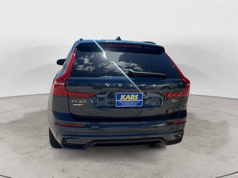 2024 Volvo XC60 B5 Core Dark Theme