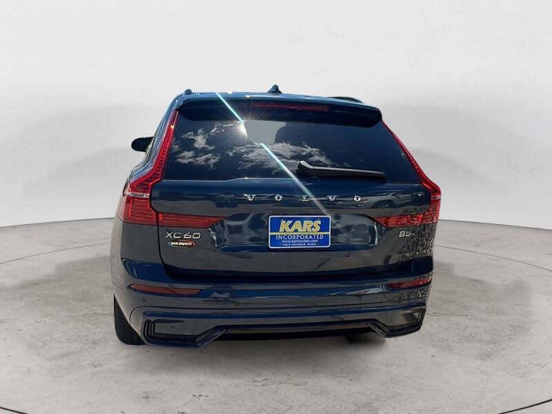 2024 Volvo XC60 B5 Core Dark Theme
