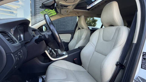 2015 Volvo V60 Cross Country T5