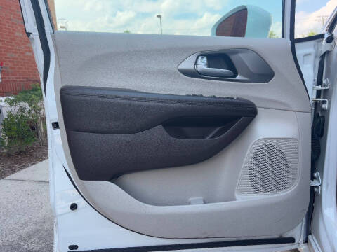 2017 Chrysler Pacifica Touring-L