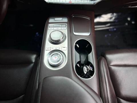 2022 Genesis GV70 2.5T Standard