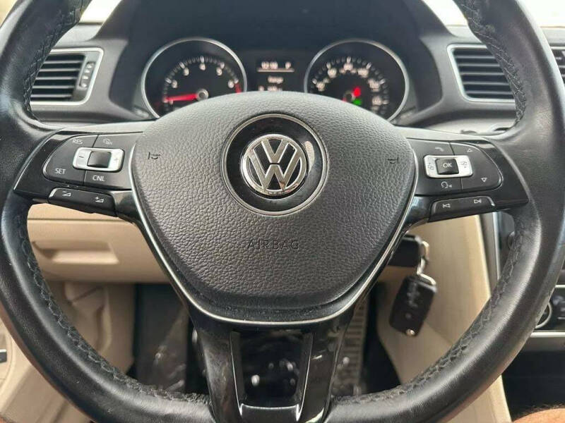 2017 Volkswagen Passat 1.8T R-Line