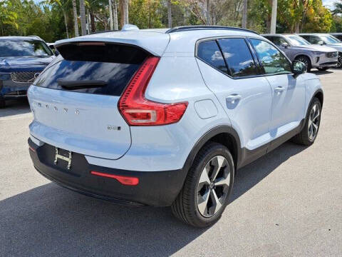 2026 Volvo XC40 B5 Plus