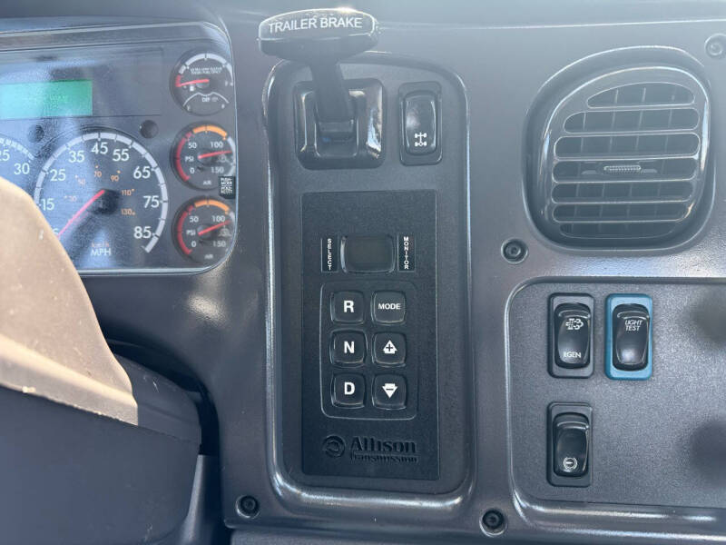 2019 Freightliner M2 106