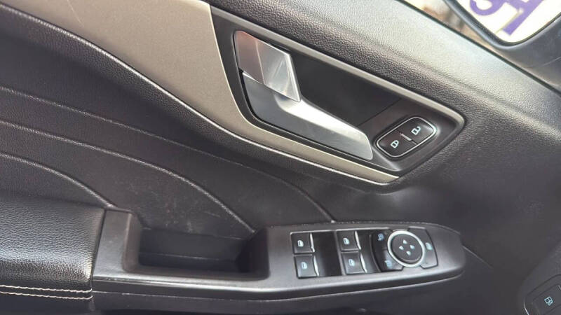 2021 Ford Escape Hybrid SE