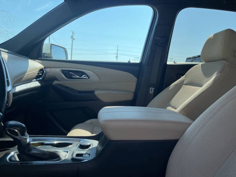 2022 Chevrolet Traverse LT Cloth