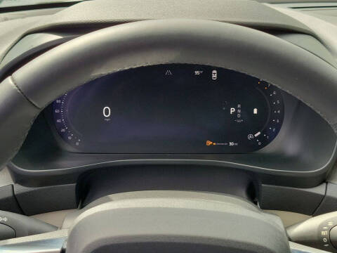 2023 Volvo XC40 B5 Plus Bright Theme