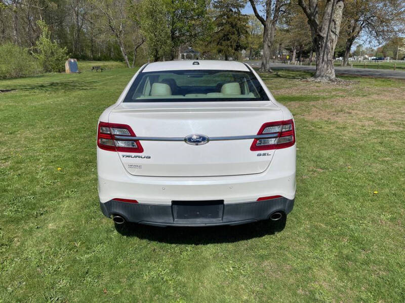 2014 Ford Taurus SEL