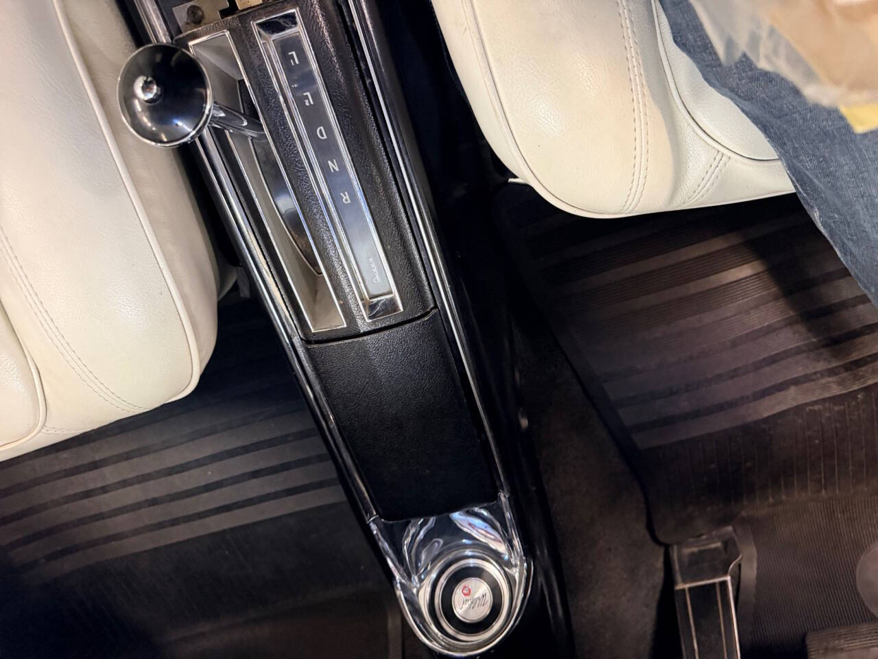 1965 Buick Wildcat 24