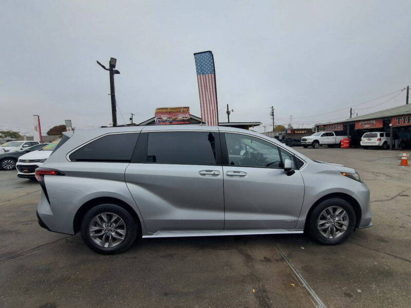 2021 Toyota Sienna LE 8-Passenger