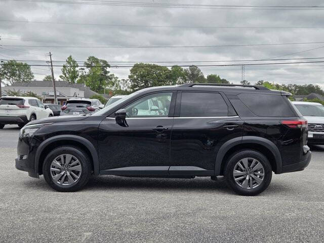 2025 Nissan Pathfinder SV