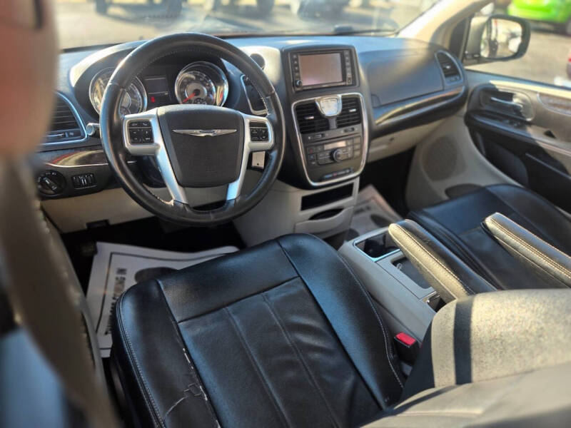 2013 Chrysler Town and Country Touring