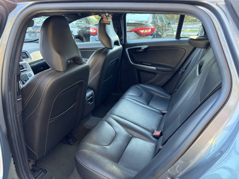 2017 Volvo V60 T5 Platinum