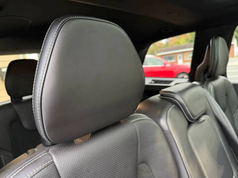 2017 Volvo XC90 T6 R-Design