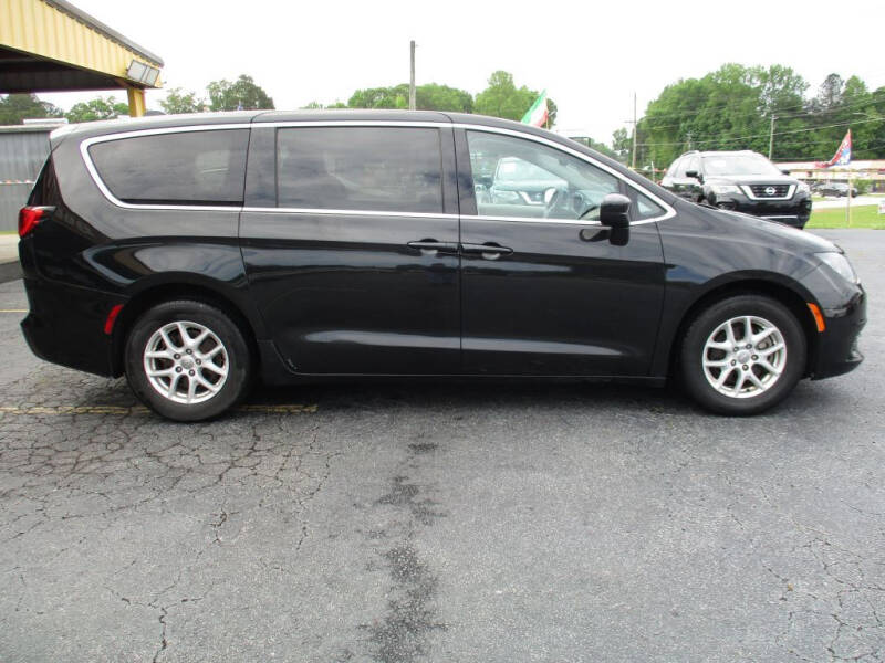 2017 Chrysler Pacifica LX