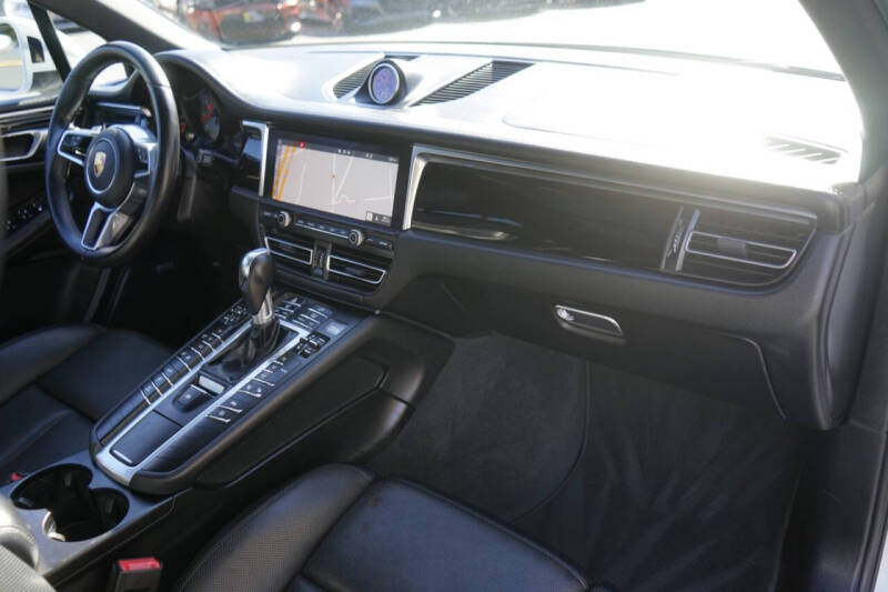 2020 Porsche Macan S